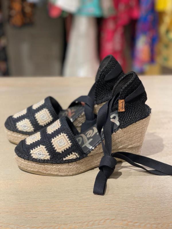 SANDALIA PARA MUJER VIDORRETA  CROCHÉ CERRADO NEGRO